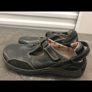 Barefoot Freedom Women’s Black Leather Sandals